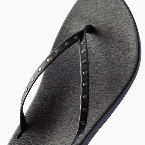 Cushion Slim Studs
